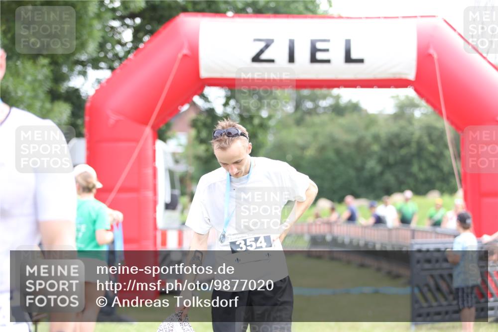 21.06.2026 - 29. Vierlanden-Triathlon Andreas Tolksdorf http://msf.ph/oto/9877020 21.06.2026 11:11:22 Ziel  meine-sportfotos.de