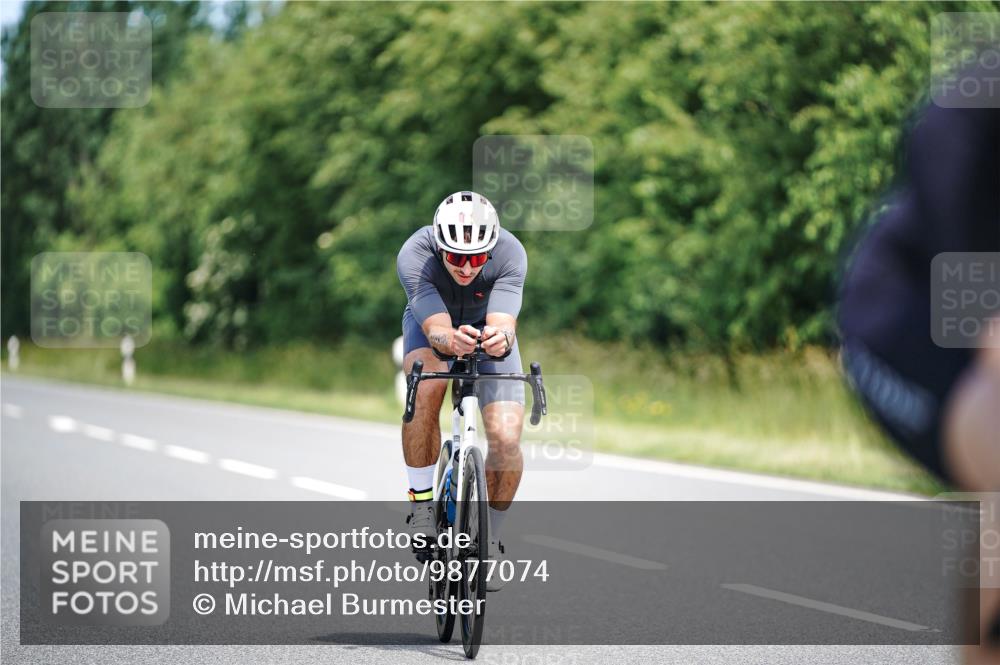 21.06.2026 - Viking Triathlon Michael Burmester http://msf.ph/oto/9877074 21.06.2026 12:59:01 Radfahren 69, 127, 528, 557 meine-sportfotos.de
