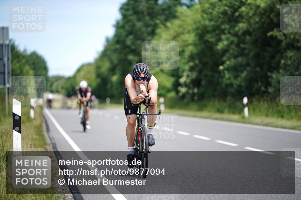 21.06.2026 - Viking Triathlon Michael Burmester http://msf.ph/oto/9877094 21.06.2026 12:59:08 Radfahren 69, 127, 493, 528, 557 meine-sportfotos.de