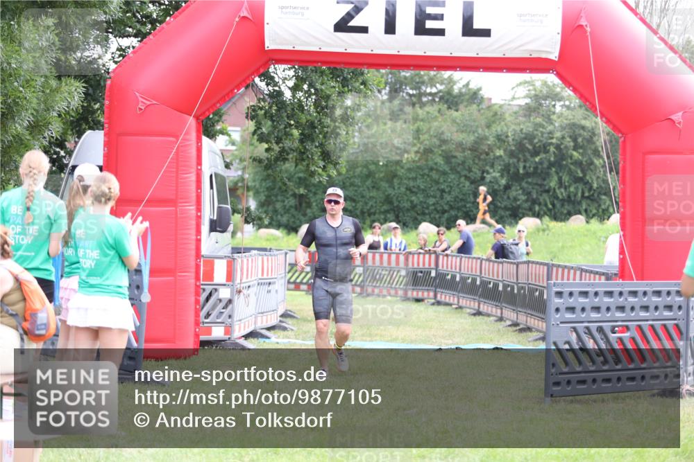21.06.2026 - 29. Vierlanden-Triathlon Andreas Tolksdorf http://msf.ph/oto/9877105 21.06.2026 11:11:38 Ziel 336, 395, 336, 395 meine-sportfotos.de
