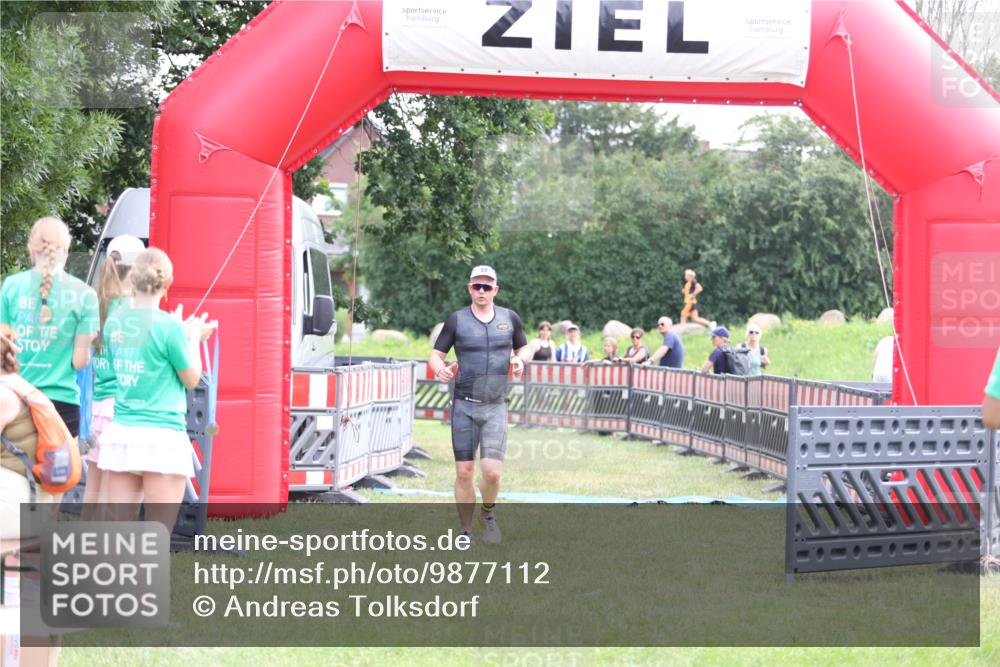 21.06.2026 - 29. Vierlanden-Triathlon Andreas Tolksdorf http://msf.ph/oto/9877112 21.06.2026 11:11:38 Ziel 336, 395, 336, 395 meine-sportfotos.de