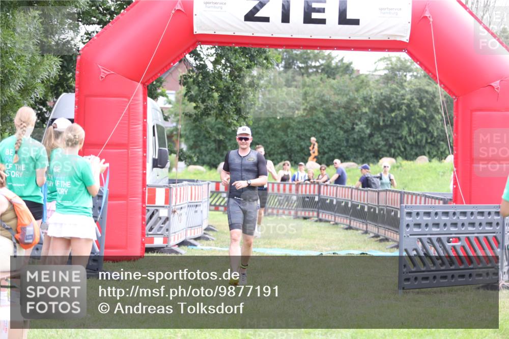 21.06.2026 - 29. Vierlanden-Triathlon Andreas Tolksdorf http://msf.ph/oto/9877191 21.06.2026 11:11:39 Ziel 336, 395, 336, 395 meine-sportfotos.de