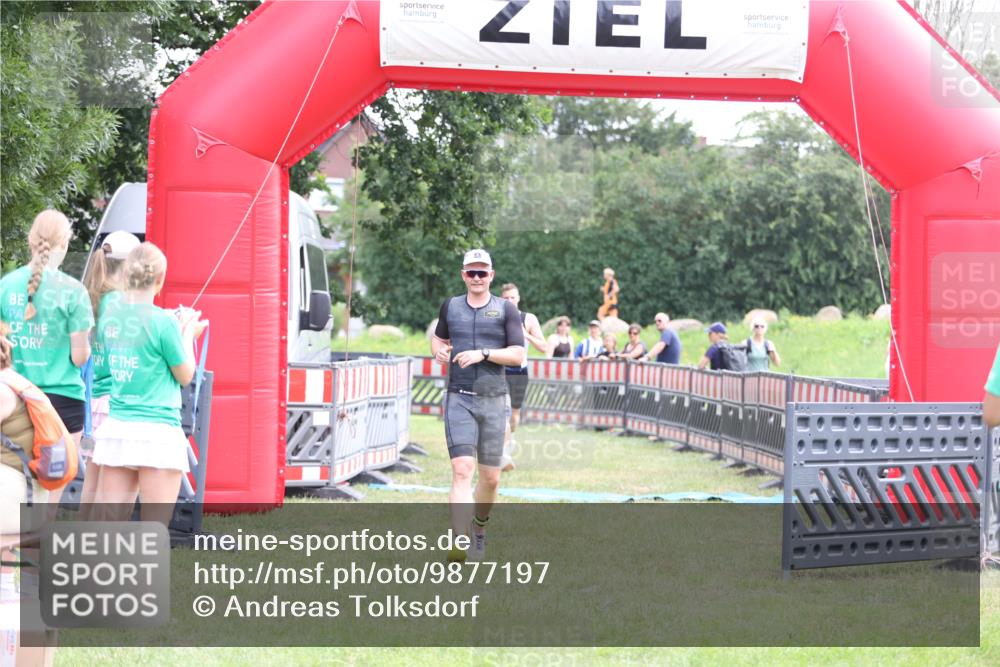 21.06.2026 - 29. Vierlanden-Triathlon Andreas Tolksdorf http://msf.ph/oto/9877197 21.06.2026 11:11:39 Ziel 336, 395, 336, 395 meine-sportfotos.de