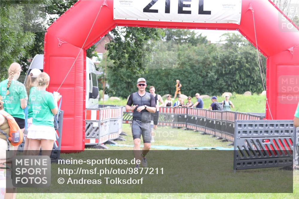 21.06.2026 - 29. Vierlanden-Triathlon Andreas Tolksdorf http://msf.ph/oto/9877211 21.06.2026 11:11:39 Ziel 336, 395, 336, 395 meine-sportfotos.de