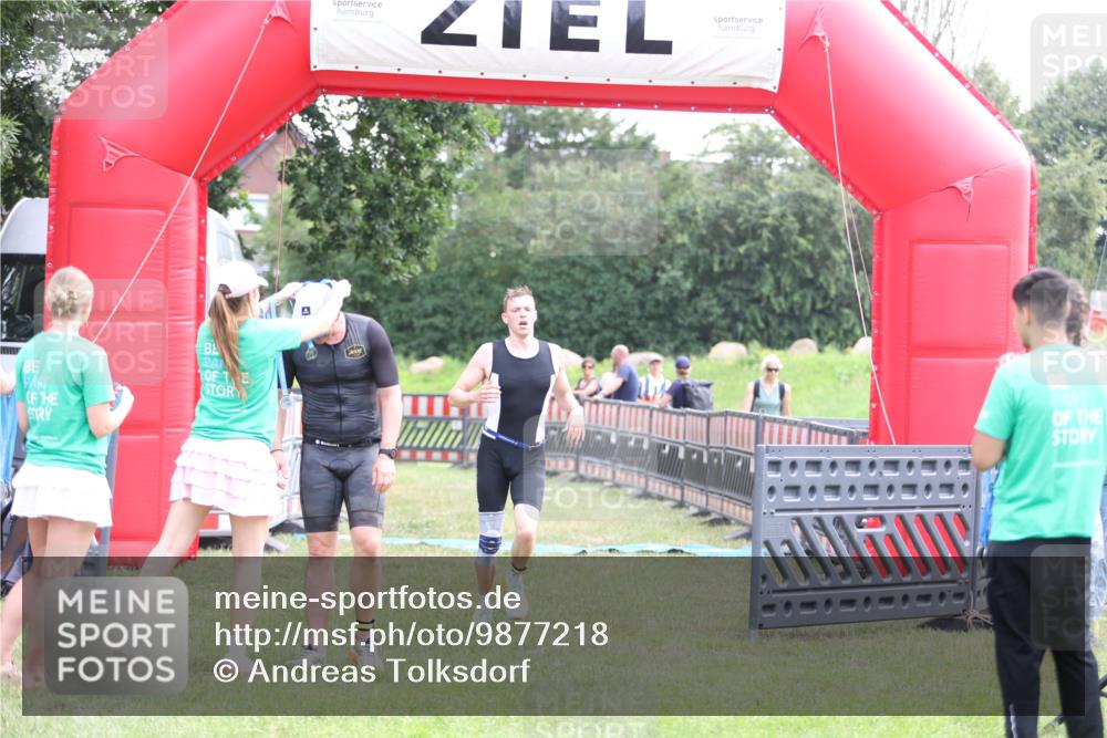 21.06.2026 - 29. Vierlanden-Triathlon Andreas Tolksdorf http://msf.ph/oto/9877218 21.06.2026 11:11:41 Ziel 336, 395, 336, 395 meine-sportfotos.de