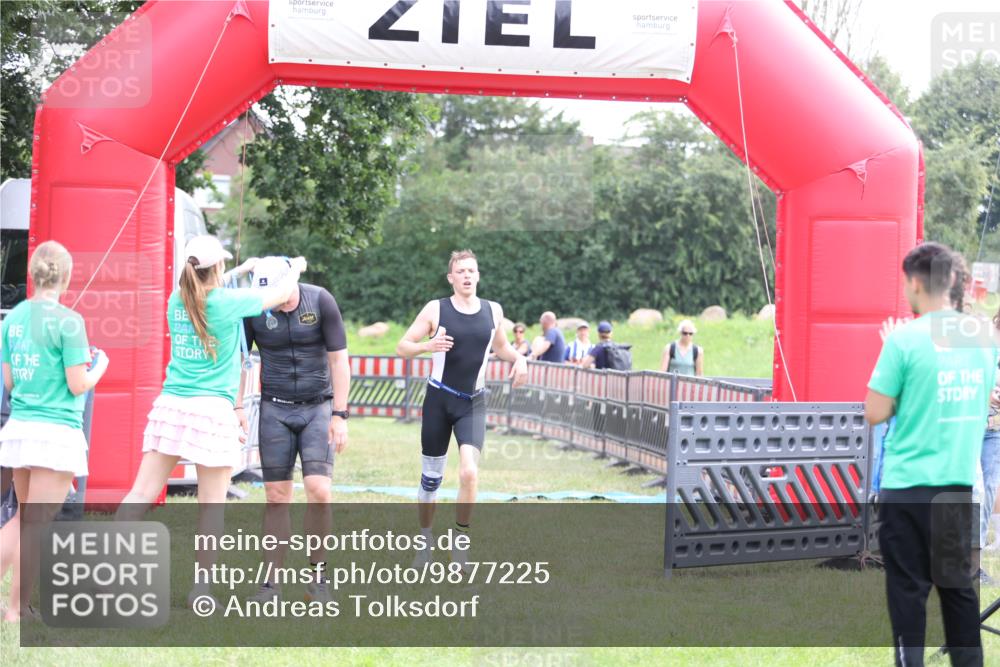 21.06.2026 - 29. Vierlanden-Triathlon Andreas Tolksdorf http://msf.ph/oto/9877225 21.06.2026 11:11:41 Ziel 336, 395, 336, 395 meine-sportfotos.de