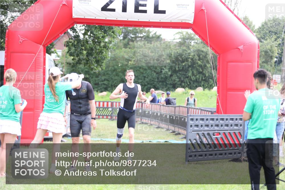 21.06.2026 - 29. Vierlanden-Triathlon Andreas Tolksdorf http://msf.ph/oto/9877234 21.06.2026 11:11:41 Ziel 336, 395, 336, 395 meine-sportfotos.de