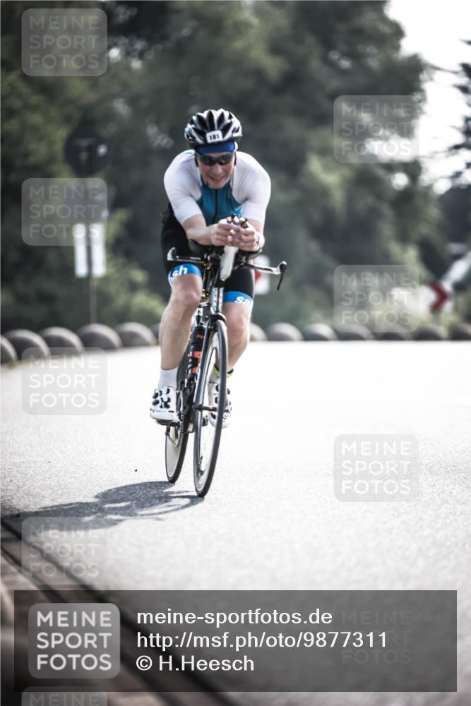 21.06.2026 - 29. Vierlanden-Triathlon H.Heesch http://msf.ph/oto/9877311 21.06.2026 09:03:00 Radfahren 181 meine-sportfotos.de