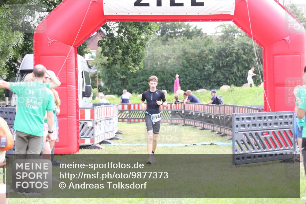 21.06.2026 - 29. Vierlanden-Triathlon Andreas Tolksdorf http://msf.ph/oto/9877373 21.06.2026 11:12:26 Ziel  meine-sportfotos.de