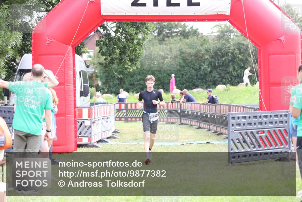 21.06.2026 - 29. Vierlanden-Triathlon Andreas Tolksdorf http://msf.ph/oto/9877382 21.06.2026 11:12:26 Ziel  meine-sportfotos.de
