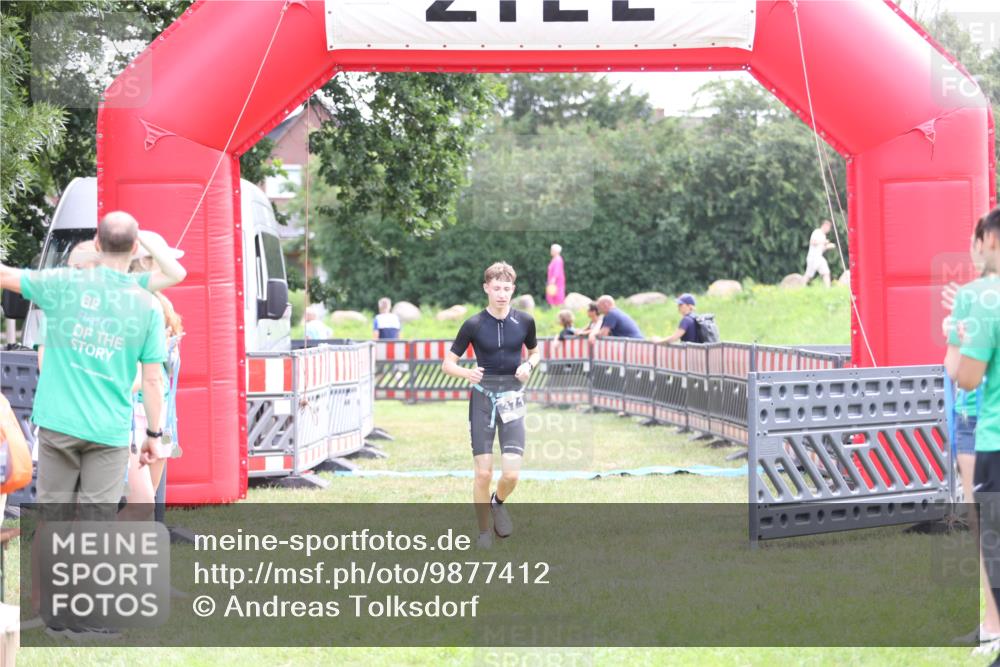 21.06.2026 - 29. Vierlanden-Triathlon Andreas Tolksdorf http://msf.ph/oto/9877412 21.06.2026 11:12:26 Ziel  meine-sportfotos.de