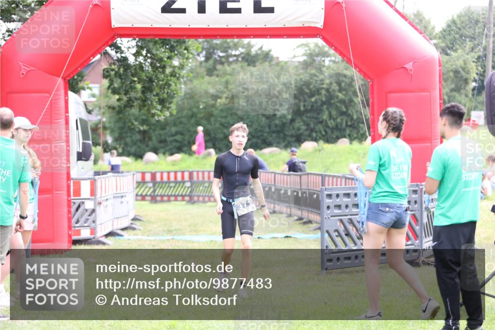 21.06.2026 - 29. Vierlanden-Triathlon Andreas Tolksdorf http://msf.ph/oto/9877483 21.06.2026 11:12:27 Ziel  meine-sportfotos.de
