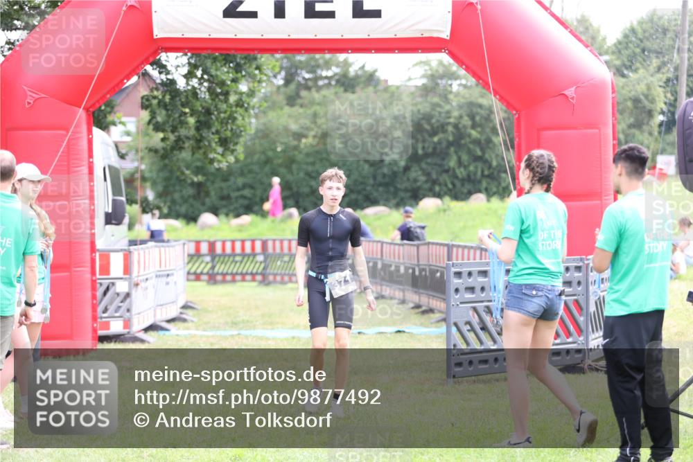 21.06.2026 - 29. Vierlanden-Triathlon Andreas Tolksdorf http://msf.ph/oto/9877492 21.06.2026 11:12:27 Ziel  meine-sportfotos.de