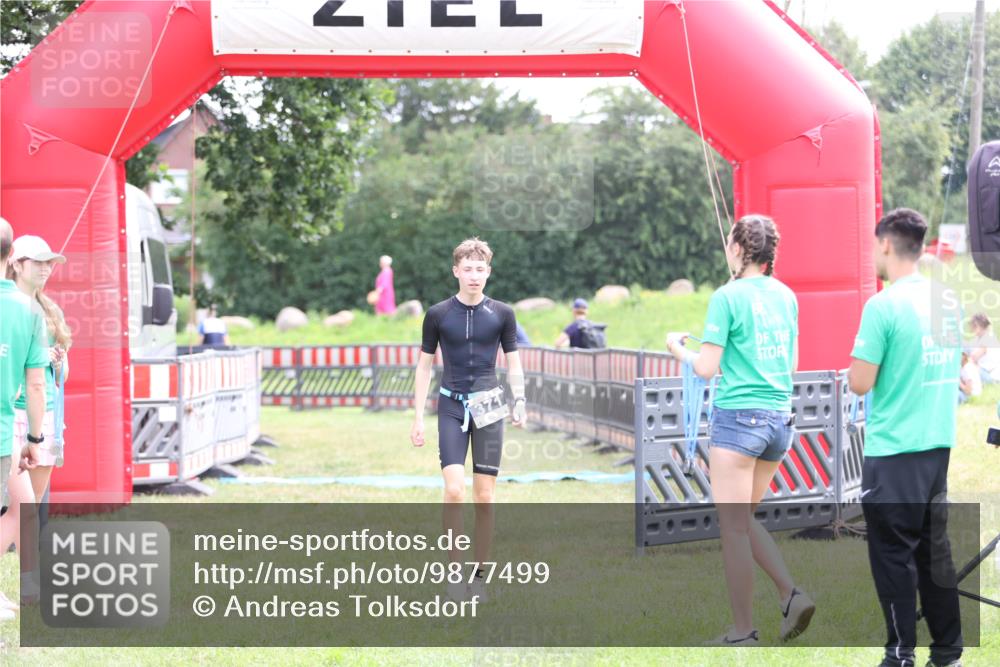 21.06.2026 - 29. Vierlanden-Triathlon Andreas Tolksdorf http://msf.ph/oto/9877499 21.06.2026 11:12:27 Ziel  meine-sportfotos.de