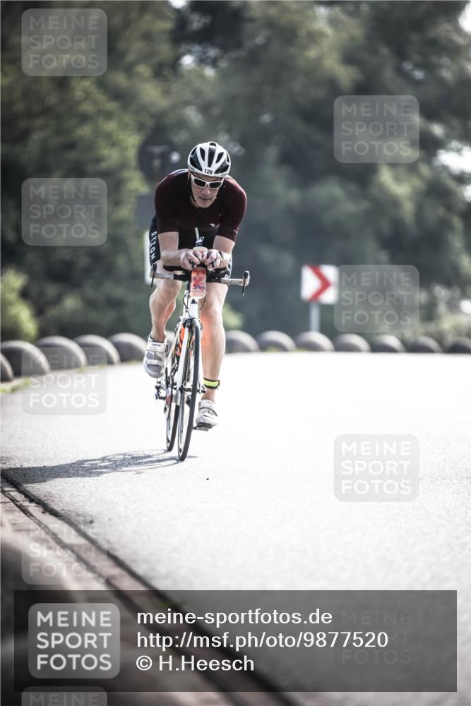 21.06.2026 - 29. Vierlanden-Triathlon H.Heesch http://msf.ph/oto/9877520 21.06.2026 09:03:43 Radfahren 124, 126 meine-sportfotos.de