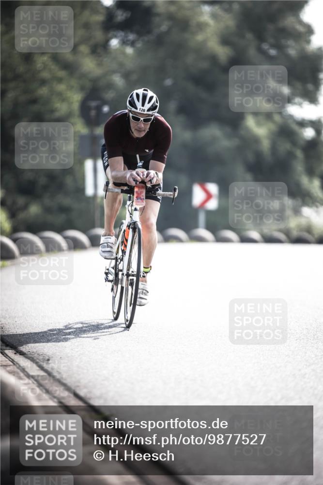 21.06.2026 - 29. Vierlanden-Triathlon H.Heesch http://msf.ph/oto/9877527 21.06.2026 09:03:43 Radfahren 124, 126 meine-sportfotos.de