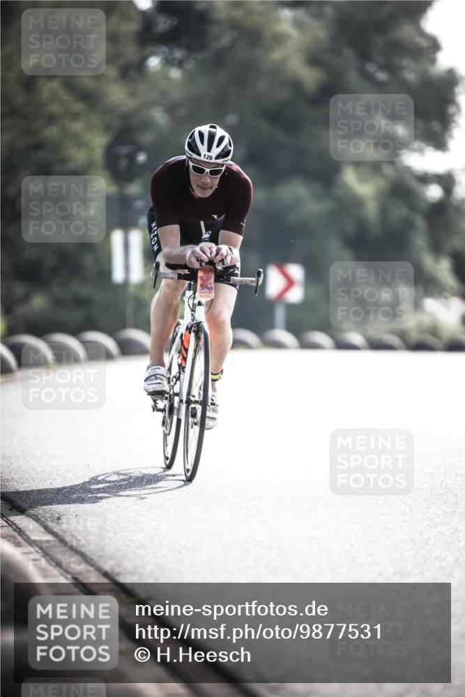 21.06.2026 - 29. Vierlanden-Triathlon H.Heesch http://msf.ph/oto/9877531 21.06.2026 09:03:44 Radfahren 124, 126 meine-sportfotos.de