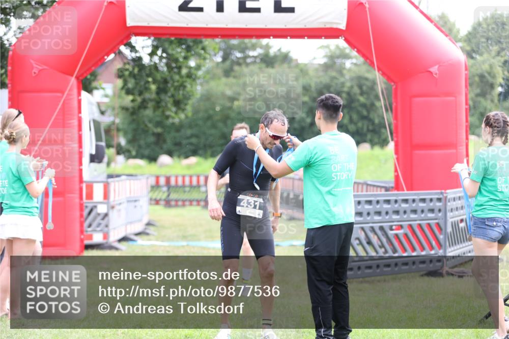21.06.2026 - 29. Vierlanden-Triathlon Andreas Tolksdorf http://msf.ph/oto/9877536 21.06.2026 11:12:45 Ziel 303, 303 meine-sportfotos.de