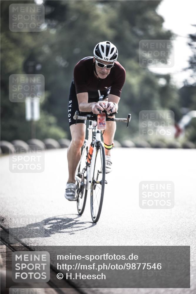 21.06.2026 - 29. Vierlanden-Triathlon H.Heesch http://msf.ph/oto/9877546 21.06.2026 09:03:44 Radfahren 124, 126 meine-sportfotos.de