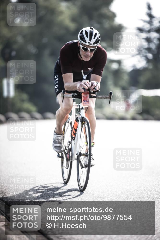21.06.2026 - 29. Vierlanden-Triathlon H.Heesch http://msf.ph/oto/9877554 21.06.2026 09:03:44 Radfahren 124, 126 meine-sportfotos.de