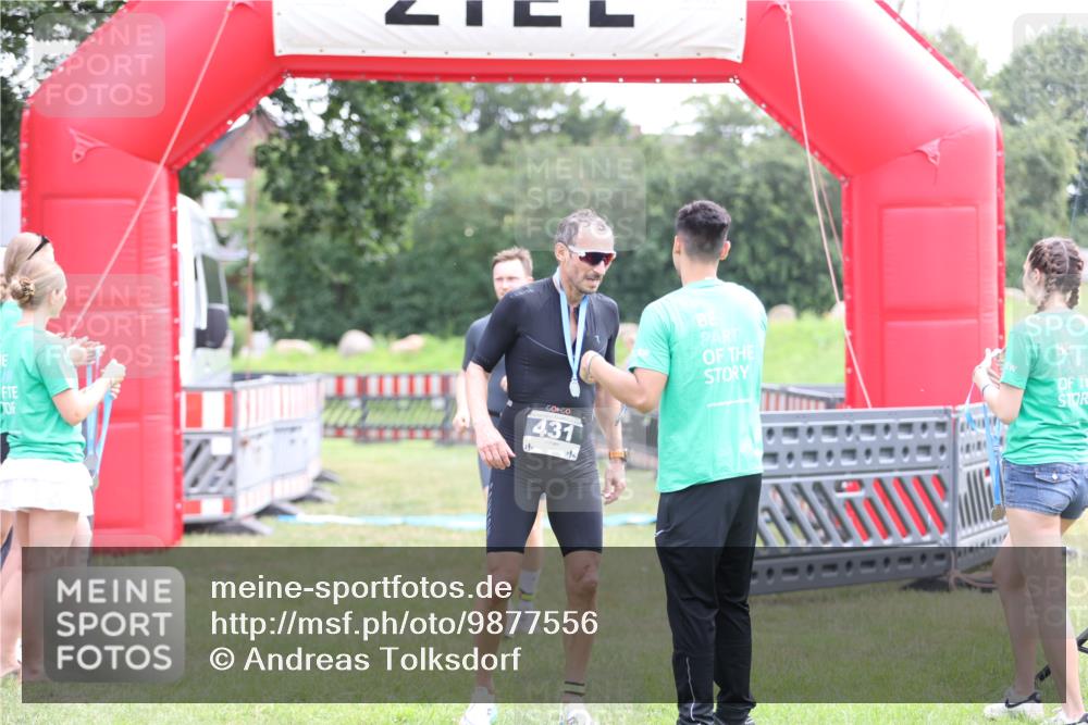 21.06.2026 - 29. Vierlanden-Triathlon Andreas Tolksdorf http://msf.ph/oto/9877556 21.06.2026 11:12:45 Ziel 303, 303 meine-sportfotos.de