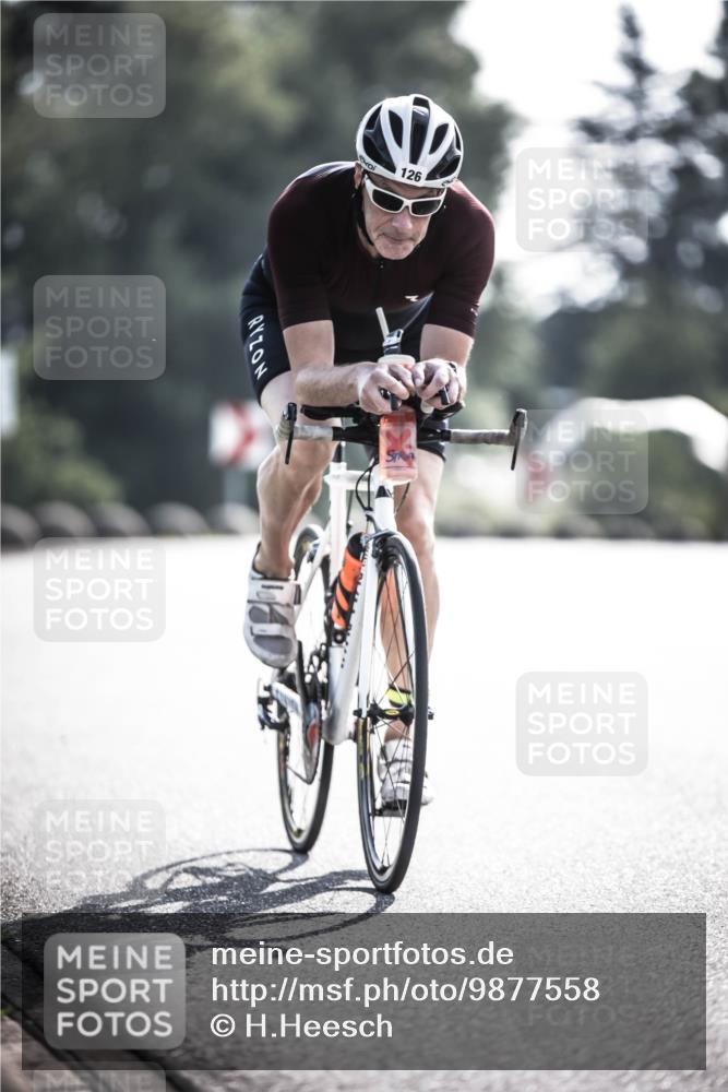 21.06.2026 - 29. Vierlanden-Triathlon H.Heesch http://msf.ph/oto/9877558 21.06.2026 09:03:44 Radfahren 124, 126 meine-sportfotos.de