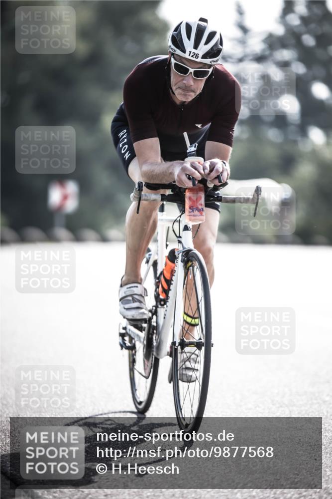 21.06.2026 - 29. Vierlanden-Triathlon H.Heesch http://msf.ph/oto/9877568 21.06.2026 09:03:44 Radfahren 124, 126 meine-sportfotos.de