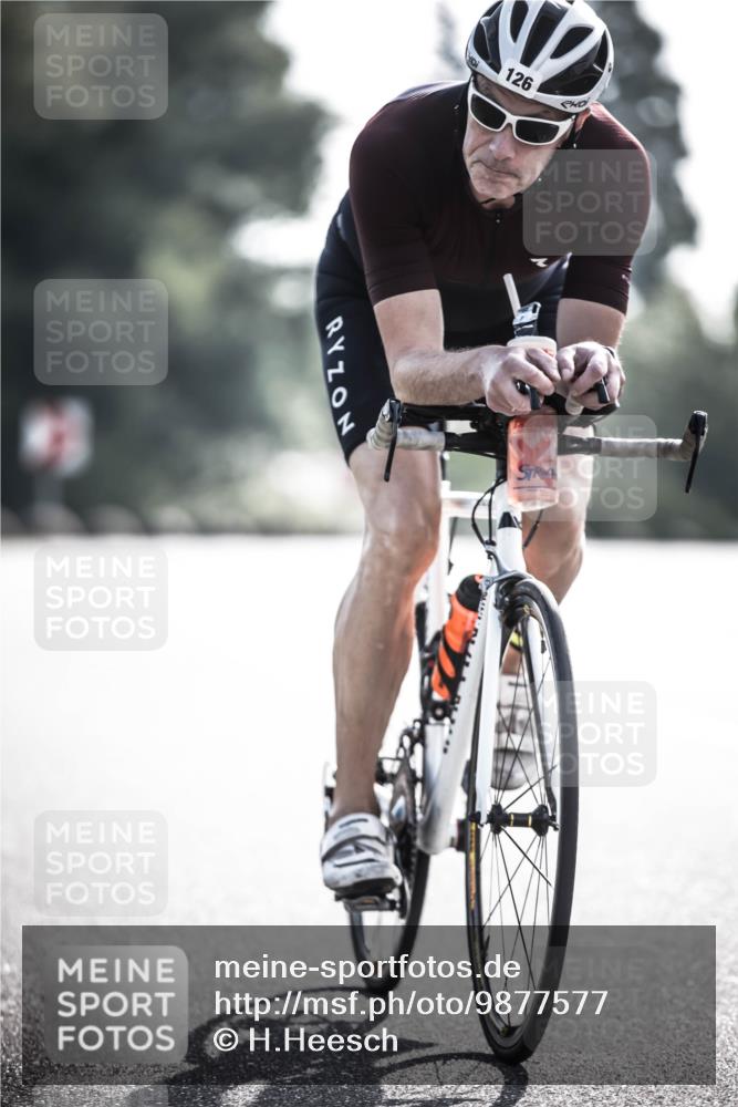 21.06.2026 - 29. Vierlanden-Triathlon H.Heesch http://msf.ph/oto/9877577 21.06.2026 09:03:44 Radfahren 124, 126 meine-sportfotos.de