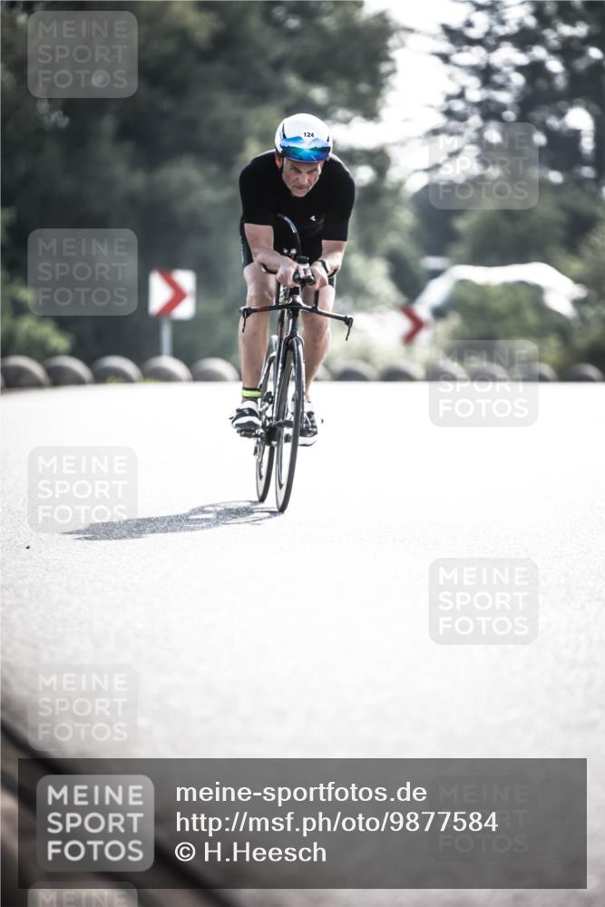 21.06.2026 - 29. Vierlanden-Triathlon H.Heesch http://msf.ph/oto/9877584 21.06.2026 09:03:50 Radfahren 26, 124 meine-sportfotos.de