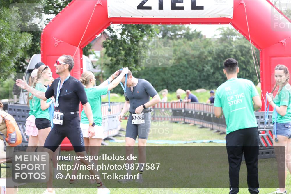 21.06.2026 - 29. Vierlanden-Triathlon Andreas Tolksdorf http://msf.ph/oto/9877587 21.06.2026 11:12:47 Ziel 303, 303 meine-sportfotos.de