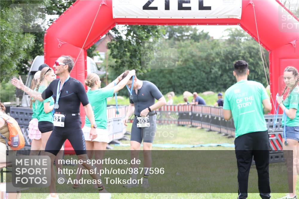 21.06.2026 - 29. Vierlanden-Triathlon Andreas Tolksdorf http://msf.ph/oto/9877596 21.06.2026 11:12:47 Ziel 303, 303 meine-sportfotos.de