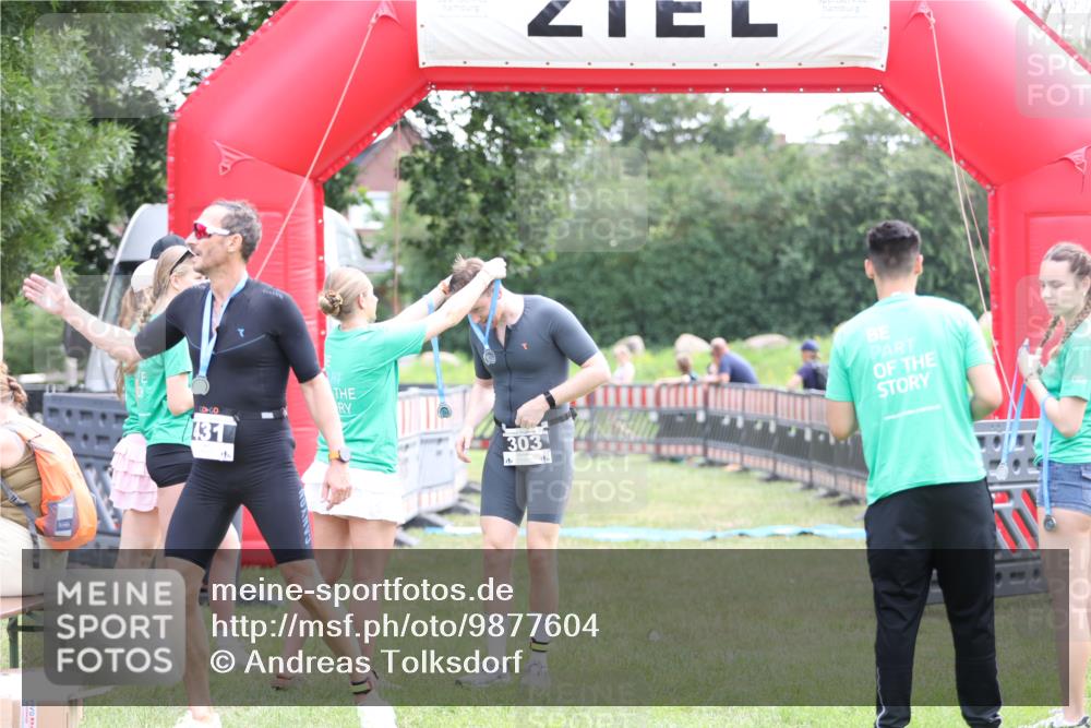 21.06.2026 - 29. Vierlanden-Triathlon Andreas Tolksdorf http://msf.ph/oto/9877604 21.06.2026 11:12:47 Ziel 303, 303 meine-sportfotos.de