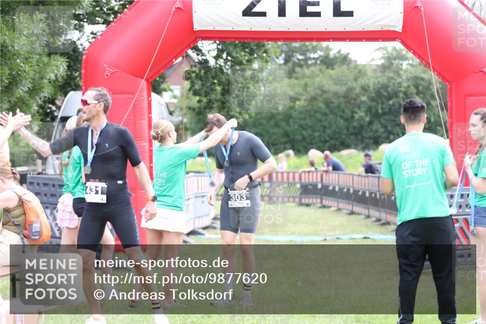 21.06.2026 - 29. Vierlanden-Triathlon Andreas Tolksdorf http://msf.ph/oto/9877620 21.06.2026 11:12:47 Ziel 303, 303 meine-sportfotos.de