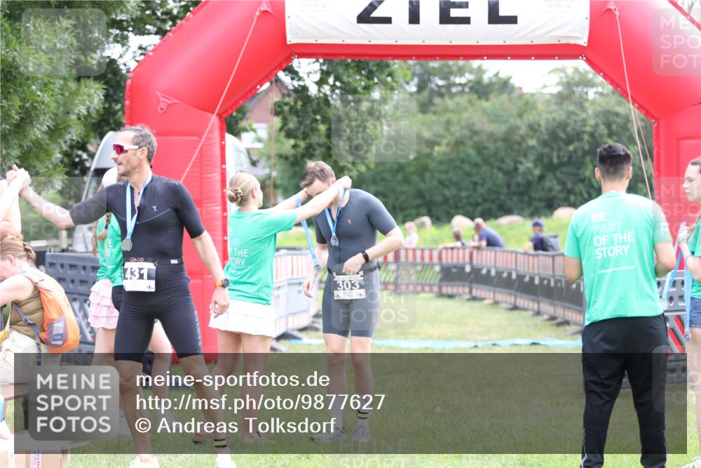 21.06.2026 - 29. Vierlanden-Triathlon Andreas Tolksdorf http://msf.ph/oto/9877627 21.06.2026 11:12:47 Ziel 303, 303 meine-sportfotos.de