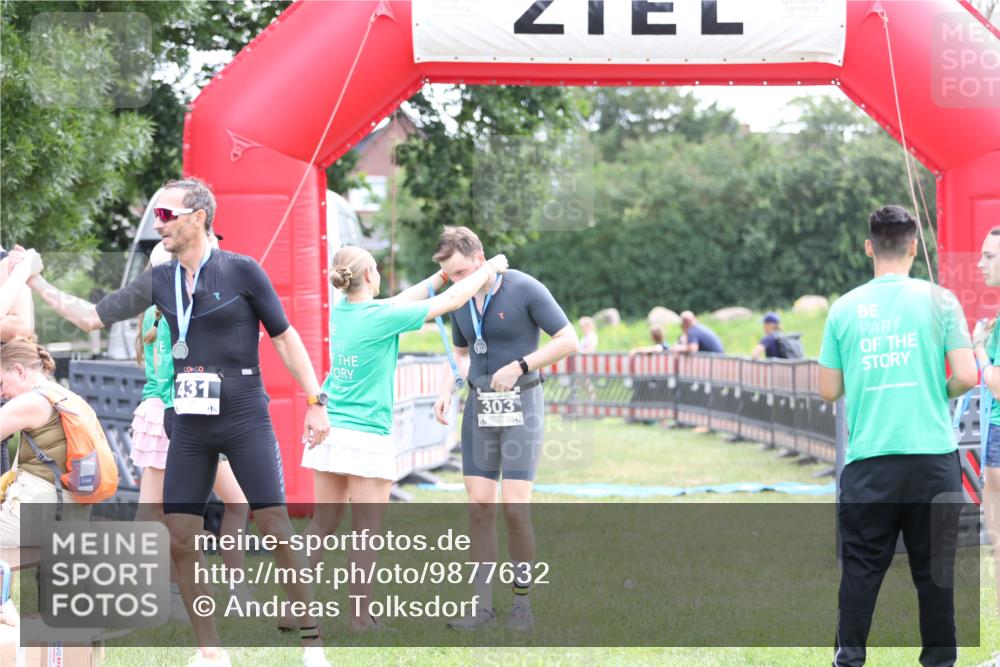 21.06.2026 - 29. Vierlanden-Triathlon Andreas Tolksdorf http://msf.ph/oto/9877632 21.06.2026 11:12:47 Ziel 303, 303 meine-sportfotos.de