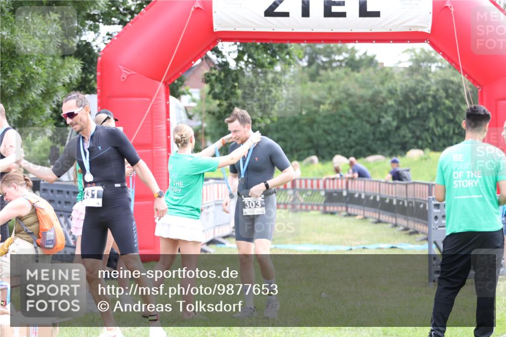 21.06.2026 - 29. Vierlanden-Triathlon Andreas Tolksdorf http://msf.ph/oto/9877653 21.06.2026 11:12:47 Ziel 303, 303 meine-sportfotos.de