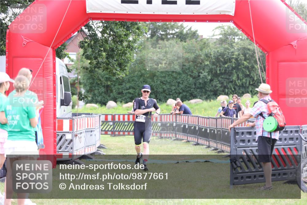 21.06.2026 - 29. Vierlanden-Triathlon Andreas Tolksdorf http://msf.ph/oto/9877661 21.06.2026 11:14:33 Ziel 464, 464 meine-sportfotos.de