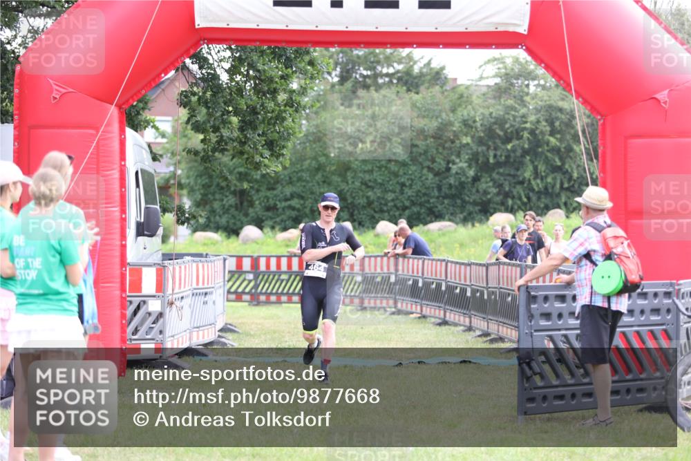 21.06.2026 - 29. Vierlanden-Triathlon Andreas Tolksdorf http://msf.ph/oto/9877668 21.06.2026 11:14:33 Ziel 464, 464 meine-sportfotos.de
