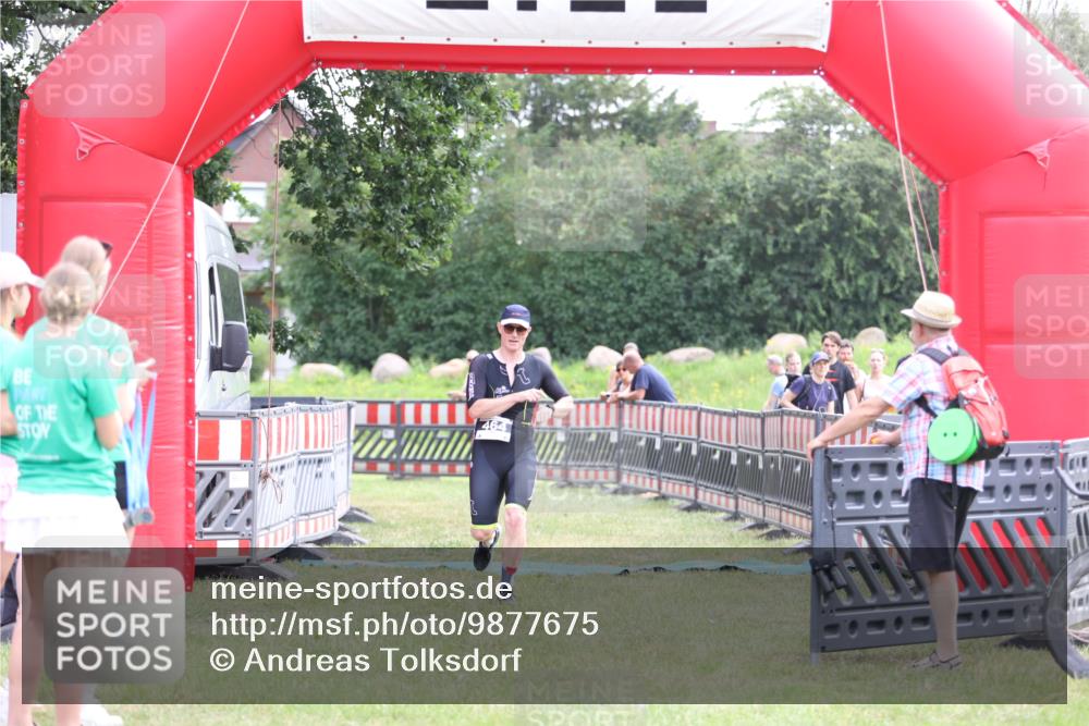 21.06.2026 - 29. Vierlanden-Triathlon Andreas Tolksdorf http://msf.ph/oto/9877675 21.06.2026 11:14:33 Ziel 464, 464 meine-sportfotos.de