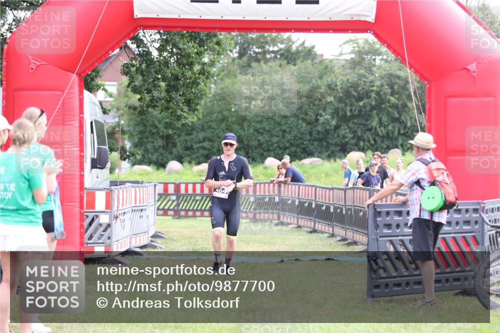21.06.2026 - 29. Vierlanden-Triathlon Andreas Tolksdorf http://msf.ph/oto/9877700 21.06.2026 11:14:33 Ziel 464, 464 meine-sportfotos.de