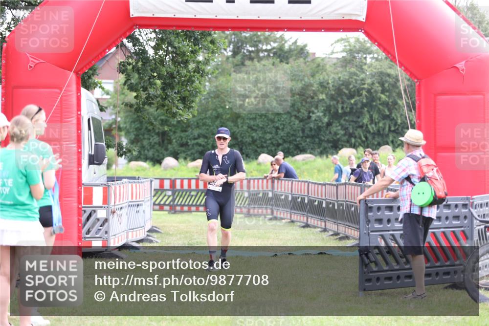 21.06.2026 - 29. Vierlanden-Triathlon Andreas Tolksdorf http://msf.ph/oto/9877708 21.06.2026 11:14:33 Ziel 464, 464 meine-sportfotos.de
