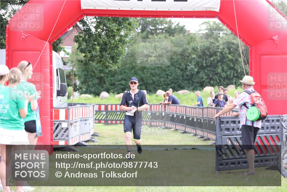 21.06.2026 - 29. Vierlanden-Triathlon Andreas Tolksdorf http://msf.ph/oto/9877743 21.06.2026 11:14:33 Ziel 464, 464 meine-sportfotos.de