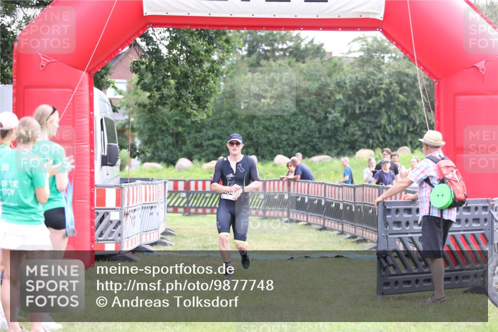 21.06.2026 - 29. Vierlanden-Triathlon Andreas Tolksdorf http://msf.ph/oto/9877748 21.06.2026 11:14:33 Ziel 464, 464 meine-sportfotos.de