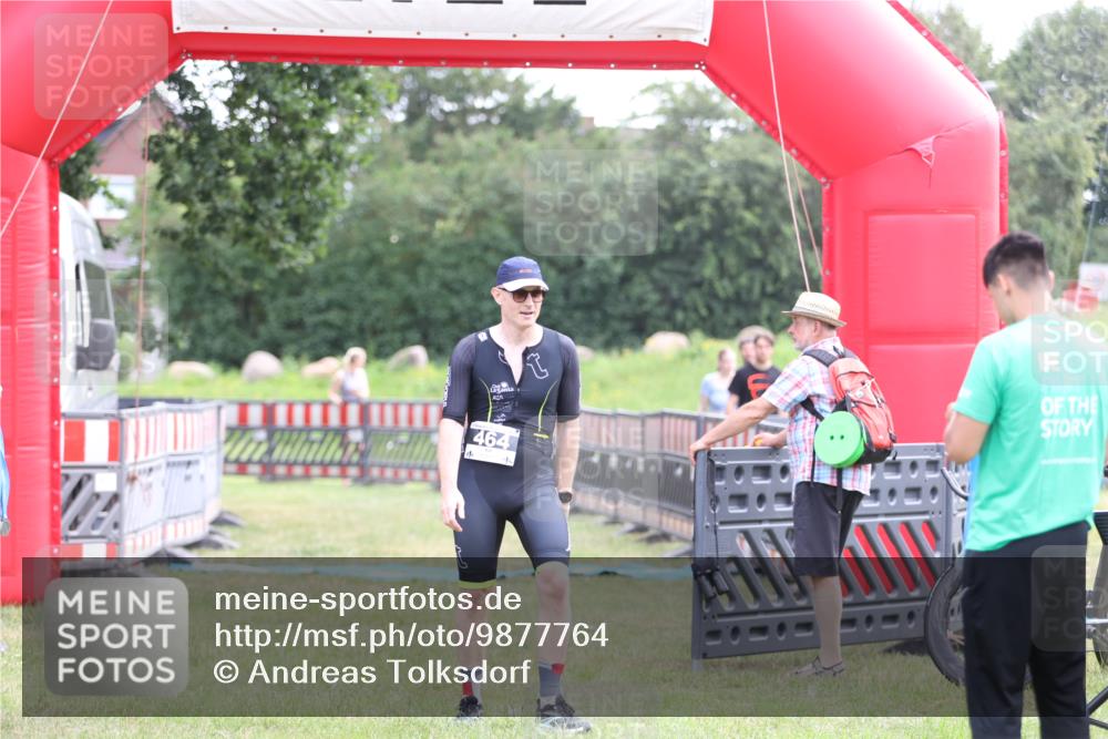 21.06.2026 - 29. Vierlanden-Triathlon Andreas Tolksdorf http://msf.ph/oto/9877764 21.06.2026 11:14:36 Ziel 464, 464 meine-sportfotos.de
