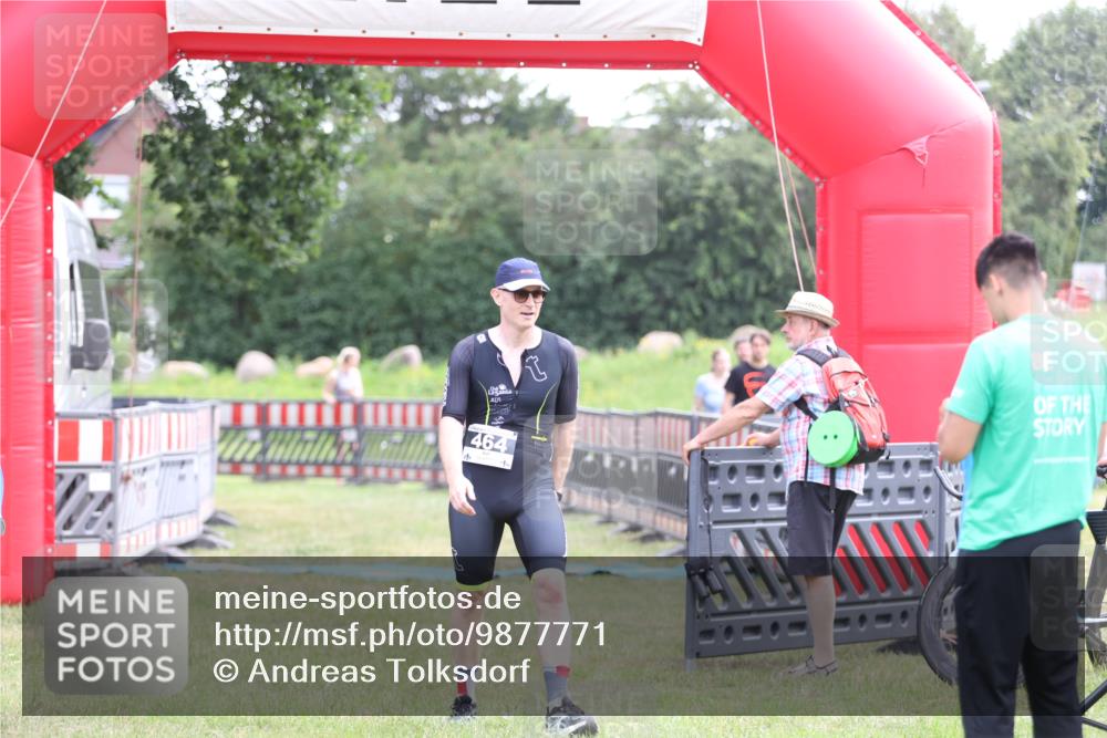 21.06.2026 - 29. Vierlanden-Triathlon Andreas Tolksdorf http://msf.ph/oto/9877771 21.06.2026 11:14:36 Ziel 464, 464 meine-sportfotos.de