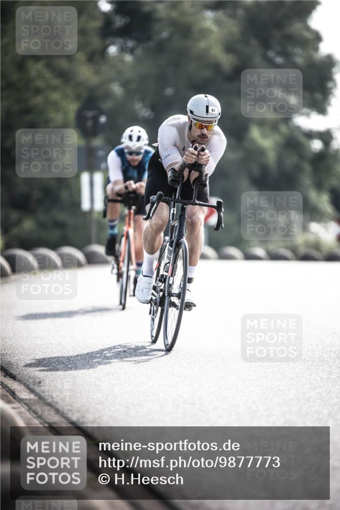 21.06.2026 - 29. Vierlanden-Triathlon H.Heesch http://msf.ph/oto/9877773 21.06.2026 09:04:50 Radfahren 70, 81, 98 meine-sportfotos.de