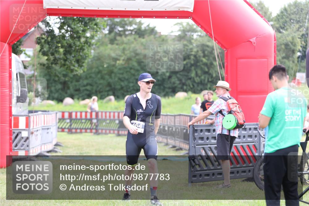 21.06.2026 - 29. Vierlanden-Triathlon Andreas Tolksdorf http://msf.ph/oto/9877783 21.06.2026 11:14:37 Ziel 464, 464 meine-sportfotos.de