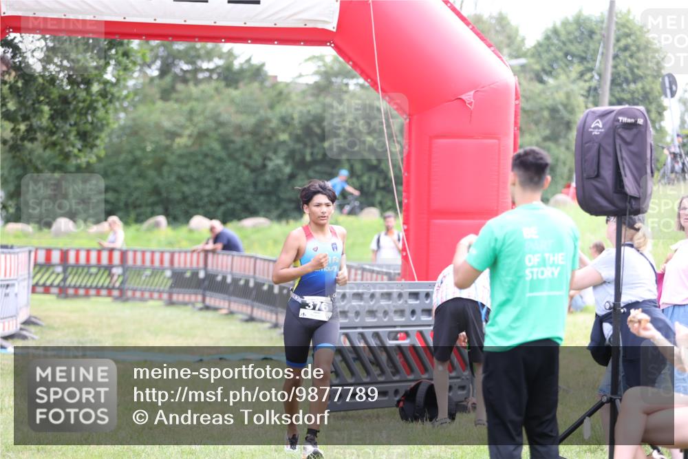 21.06.2026 - 29. Vierlanden-Triathlon Andreas Tolksdorf http://msf.ph/oto/9877789 21.06.2026 11:14:57 Ziel 358, 454, 358, 454 meine-sportfotos.de