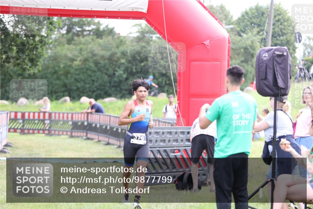 21.06.2026 - 29. Vierlanden-Triathlon Andreas Tolksdorf http://msf.ph/oto/9877799 21.06.2026 11:14:57 Ziel 358, 454, 358, 454 meine-sportfotos.de