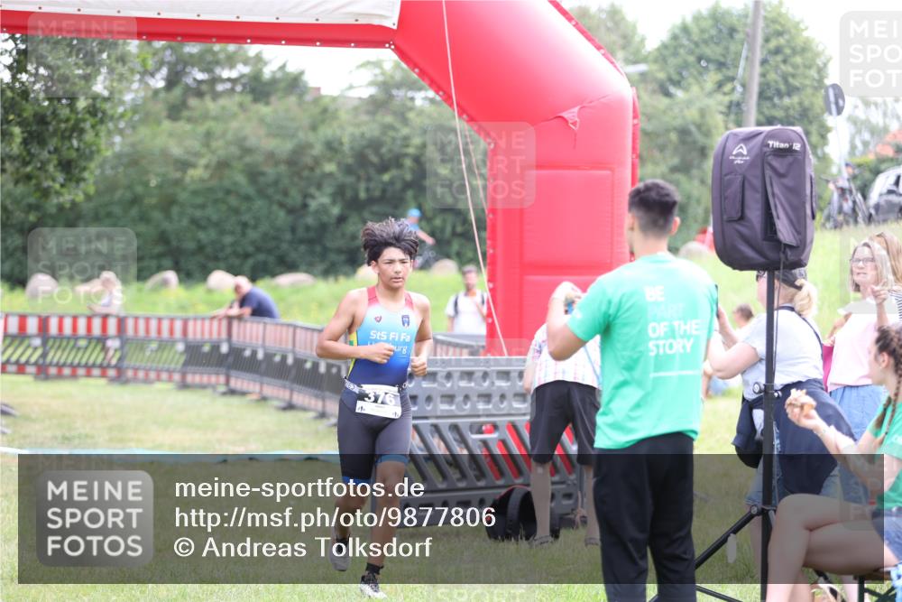 21.06.2026 - 29. Vierlanden-Triathlon Andreas Tolksdorf http://msf.ph/oto/9877806 21.06.2026 11:14:57 Ziel 358, 454, 358, 454 meine-sportfotos.de